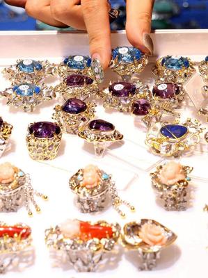 跨界融合，璀璨亮相——2021上海國際珠寶首飾展覽會揭幕，家用電器展區(qū)成亮點